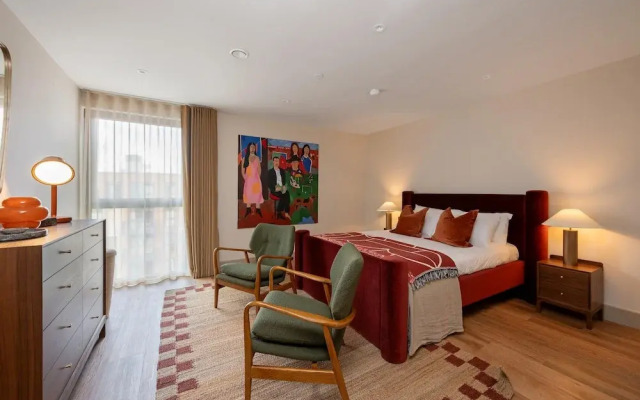 Stylish City Flat With Private Balcony