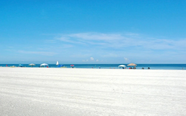 Beach Club 413