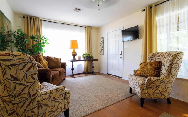 Mariposa Monarch Walk to River