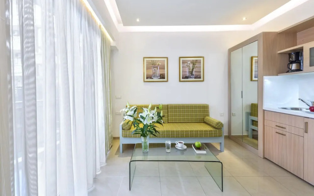 Leonidas Hotel And Apartments