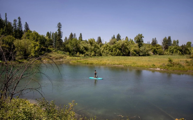 The Pine Lodge on Whitefish River