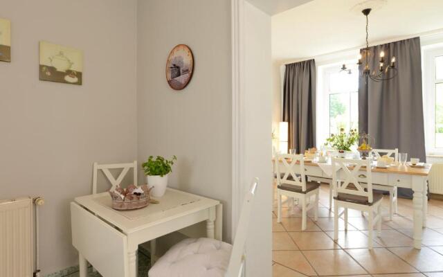 Ferienhaus Fur 8 Personen Mit Kamin & Terrasse