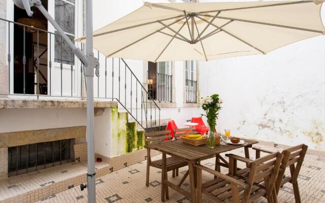Bairro Alto 3 Bedroom Patio Flat!