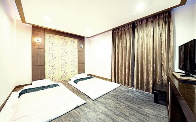 Four Season Beach Tourist Hotel