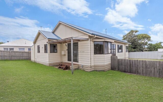 Kepal House - Budget friendly family home