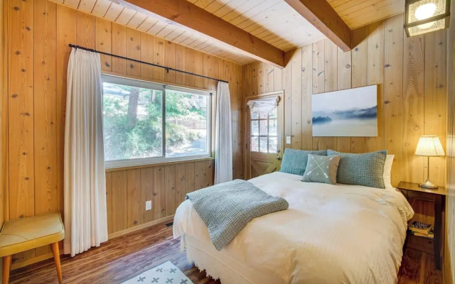 Steps to Lake Arrowhead: Cabin w/ Bbq!