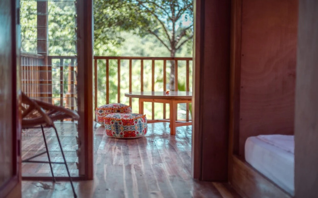 Beso Hilltop Retreat - Hostel