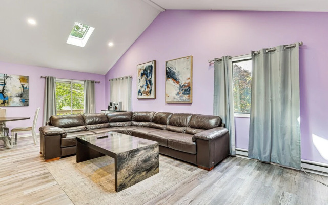 Pocono Getaway: Hot Tub, Community Lake Access!