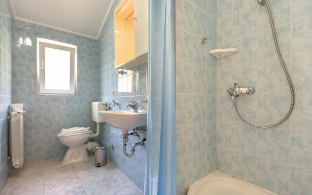 Awesome Home in Makarska With Wifi and 2 Bedrooms