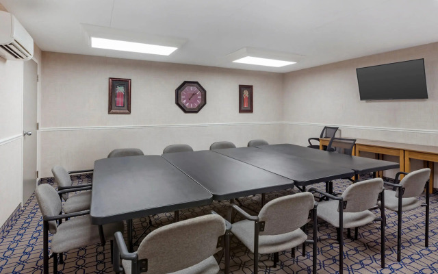 Quality Suites Whitby