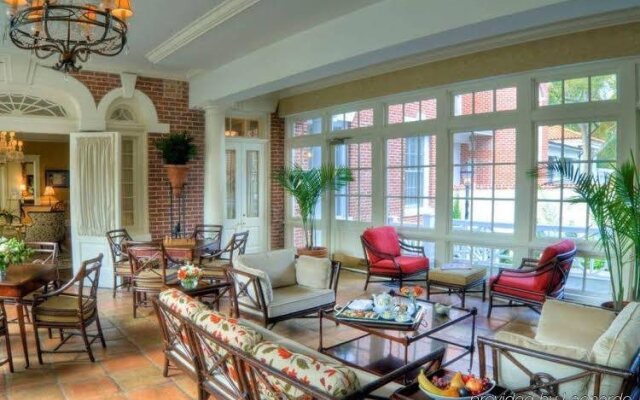 Woodlands Inn