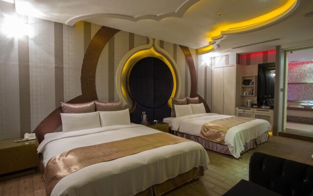 One Plus One Motel