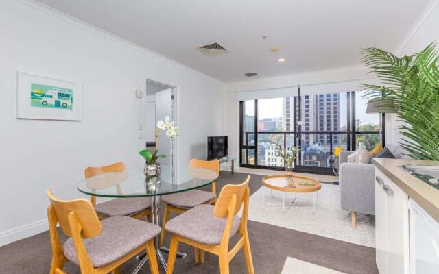 Gorgeous  Apartment With Nice View, Pool & Gym!