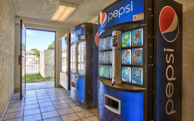 Motel 6 Kingman, AZ - Route 66 East