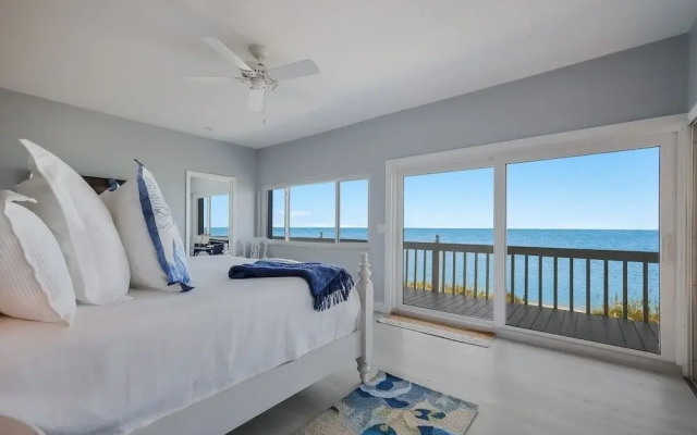 Flamingo Bay 4 Bedroom Home by RedAwning