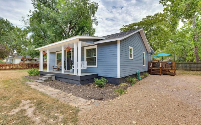Lindale Vacation Rental w/ Deck & Grill!