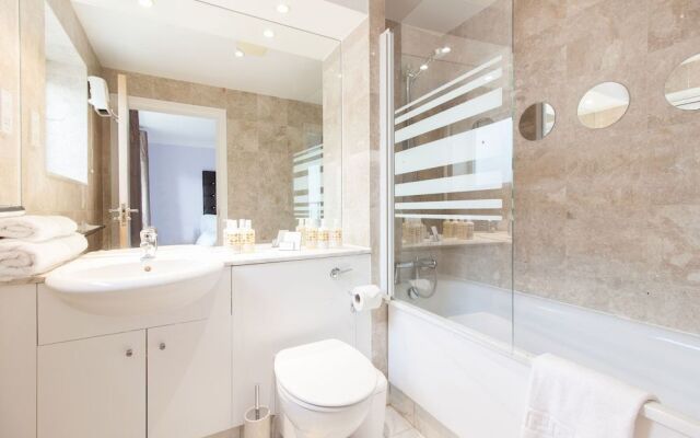 Canary Wharf Luxury River view apartment