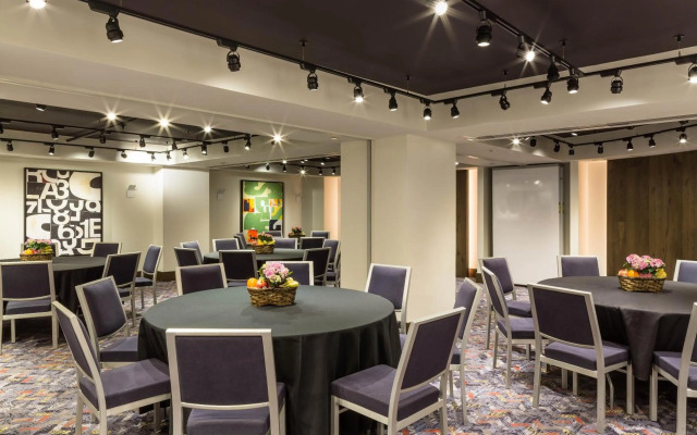The Windsor Suites