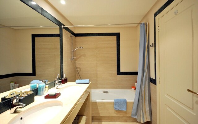 Apartment With 2 Bedrooms in Benahavís, With Wonderful Mountain View,