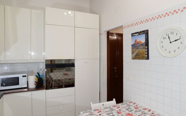 "room in Guest Room - Single Room in Cozy and Comfortable Apartment."