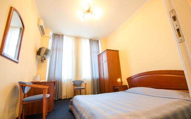 7 Days Hotel Kiev