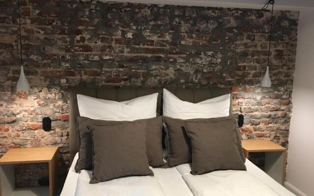 Square Rooms 20
