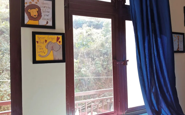 XTSY Travellers Hostel