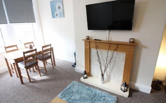 2 Bedroom Family Home near Leeds City Center