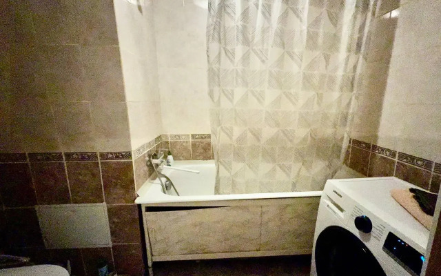 Апартаменты на проспекте Шахтёров 16