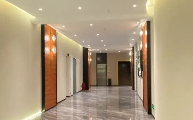 Huating Yunqi Hotel