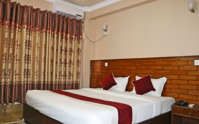 OYO 374 Hotel Holiday Taj (p) Ltd