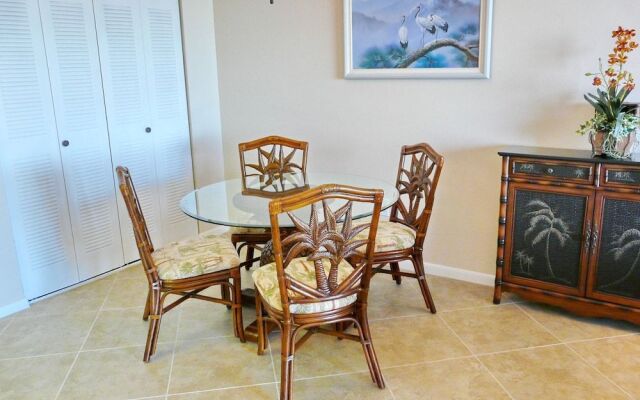 Beachfront Condo With Pool and Ocean View From Balcony