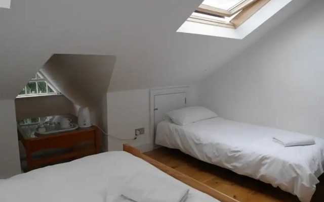 Kew Studios and Rooms