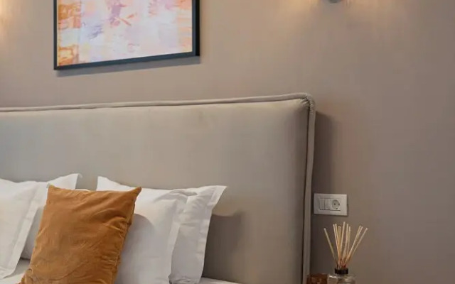 Loggia & Luxe 5BR Penthouse in Universitatii Area