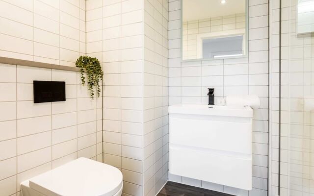 Bright London Bridge Apartment