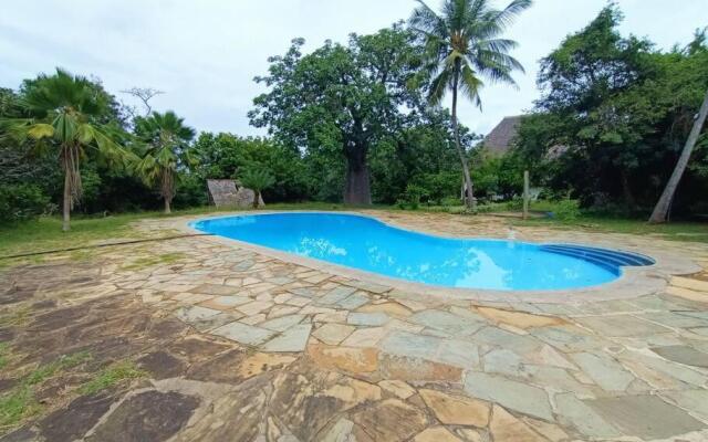 Kivulini House Diani 5 bedroom with pool