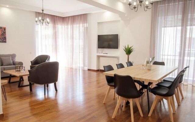 Spacious Modern 3BD Apartment