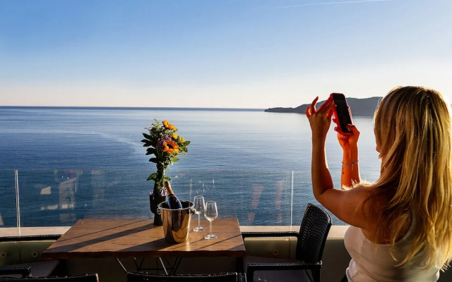 Royalis Suites