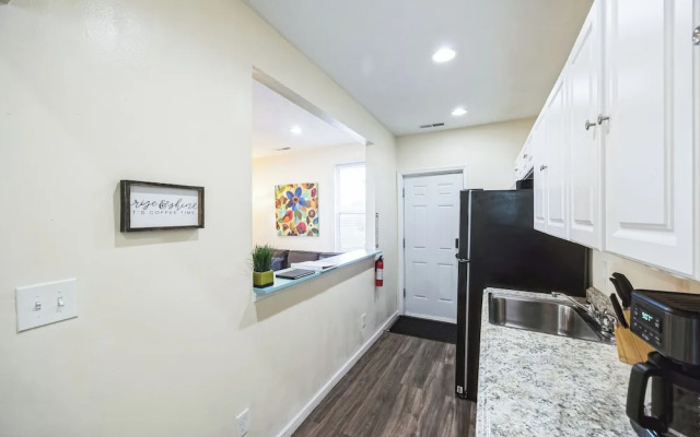 Cozy 2 Bedroom Getaway