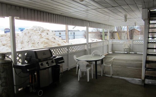 Hideaway Inn