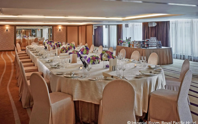 The Royal Pacific Hotel & Towers