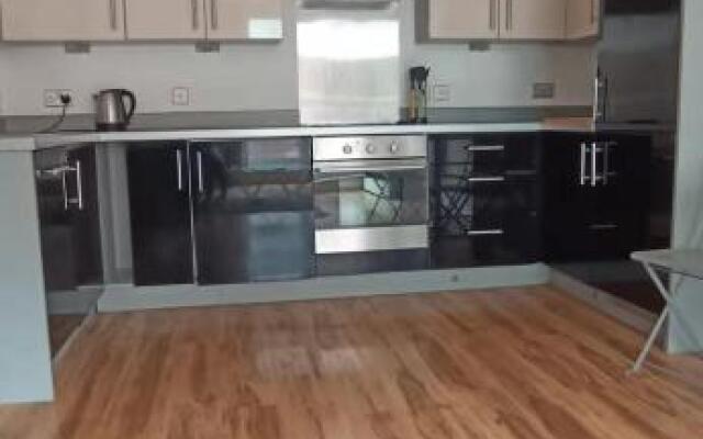 Blue Escape--Lovely 2beds 1bath with free parking