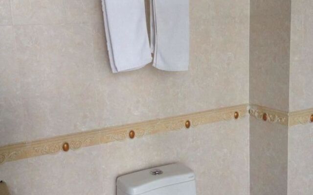 Yibin Business Hotel