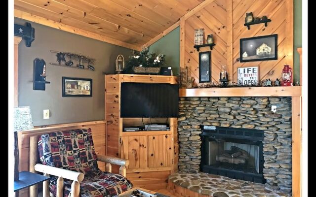 Alpine Vista - 3 Br cabin by RedAwning