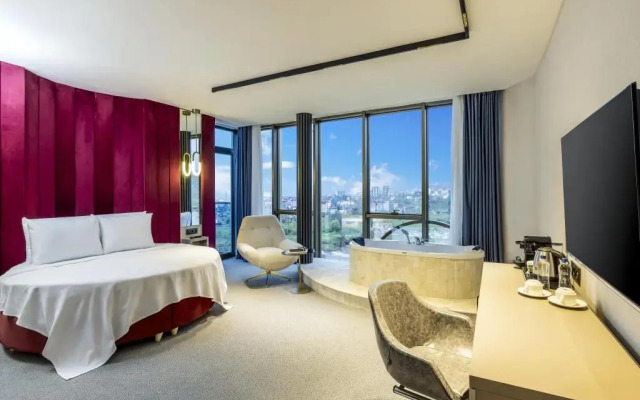 Rossi Luxury Hotel