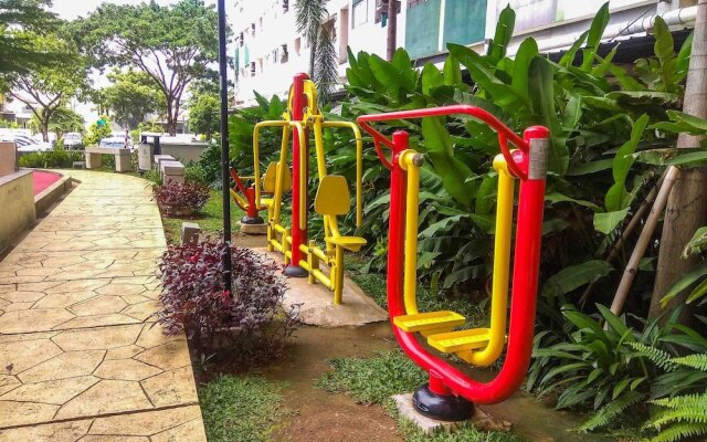 Homey And Comfy Studio Apartment At Sentra Timur Residence