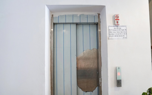 FabHotel Santosh Palace