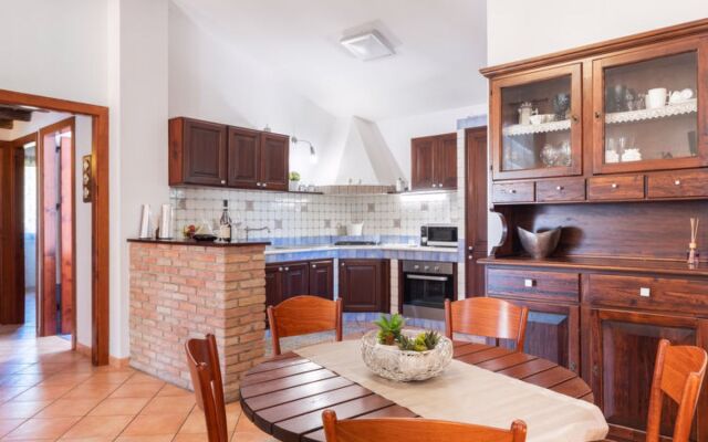 Nicole con Dependance