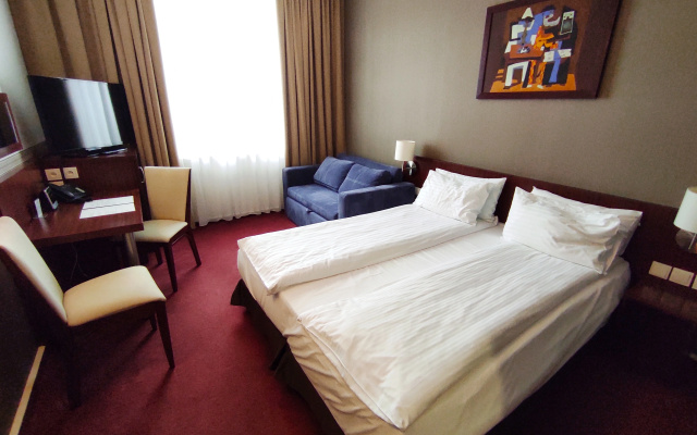 Premier Krakow Hotel - Image 4