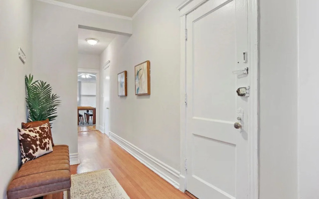 Feel at Home 2BR Apt - Buckingham 3